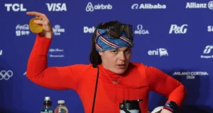 As autoridades olímpicas estão ‘trabalhando nisso’ enquanto vários atletas relatam a quebra de suas medalhas