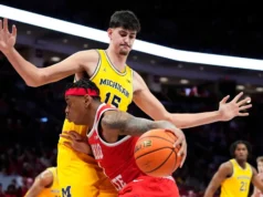 A prática de 3 pontos de Ade Mara valeu a pena na vitória do número 2 do Michigan sobre o estado de Ohio