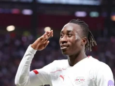 Bundesliga: Ian Diomond reage a rumores de transferência de mercado