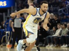 Warriors projetam adicionar Stephen Curry ao ex-atacante do 76ers por US$ 11 milhões por meio de aquisição