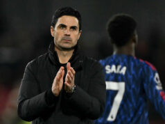 Arteta revelou por que derrubou Eze no intervalo do empate de Brentford