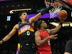 Klingon marca 23 pontos para liderar o Trail Blazers na derrota do Suns por 92-77