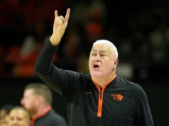 O técnico de basquete masculino do Oregon State, Wayne Tinkle, não retornará para a 13ª temporada em 2026-27