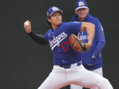 Embora Ohtani não jogue, Yamamoto irá aos jogos de treinamento de primavera, disse Roberts