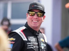 Kyle Busch conquista a pole do Daytona 500, perseguindo uma vitória que o escapou por 20 partidas