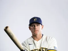 Apesar da parada de sucessos, os Brewers perderam para os Reds por 9-7