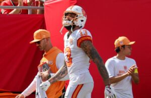 Mike Evans, dos rumores de notícias do commit da ESPN para os Bills, Patriots e Broncos