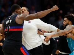 Quatro jogadores foram expulsos como resultado da batalha entre Pistons e Hornets