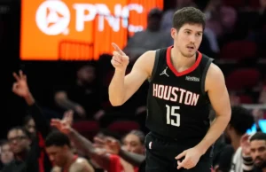 Shepard marcou 7 3s, o triplo-duplo de Sengoon levou os Rockets à vitória por 128-97 sobre os Kings.