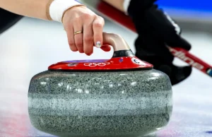 As pedras olímpicas de curling são feitas de granito encontrado em uma ilha na costa da Escócia