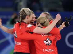 Canadá enfrenta EUA pelo bronze olímpico do curling feminino em confronto de alta qualidade