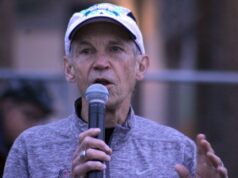 Atleta olímpico americano que ganhou popularidade como treinador morreu aos 80 anos