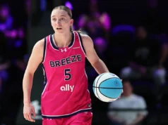 Primeiro time incontestado liderado por Paige Bueckers e Kelsey Plum, ambas jogando a primeira temporada na liga 3 contra 3