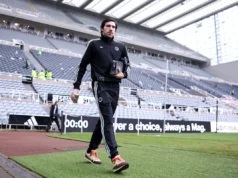 Liverpool na disputa pelo meio-campista do Newcastle United: Slot deveria contratá-lo?