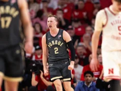 O nº 13 Purdue perdeu uma vantagem de 22 pontos e escapou com uma vitória por 80-77 OT contra o nº 7 Nebraska.