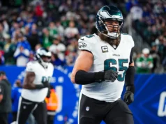 Longtime Eagles RT Lane Johnson está supostamente definido para retornar na próxima temporada, após uma campanha de 2025 sem lesões.
