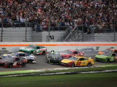 Daytona 500: Os campeões Tyler Reddick, Michael Jordan e Denny Hamlin elogiam o esforço de Riley Herbst na vitória de Reddick