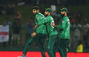 ‘Não é possível ganhar a Copa do Mundo abusando de mim e de meu filho’: a esposa de Salman Agha critica os torcedores paquistaneses