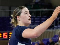 Lauren Whittaker empatou o recorde de maior número de honras de calouro da semana do WCC