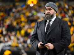 Jason Kelce comemorou o Super Bowl LX o máximo que pôde