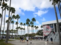 Jogo de treinamento de primavera dos Yankees marcado por esgoto no Steinbrenner Field