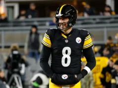 O GM do Steelers, Omar Khan, diz que ‘porta aberta’ para o retorno do agente livre QB Aaron Rodgers