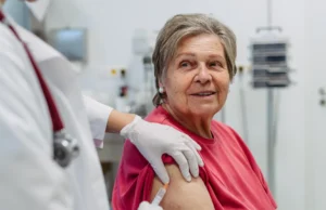 Esta combinação de alimentos pode ajudar as vacinas a funcionar melhor em adultos mais velhos