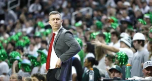 Apesar de um grande esforço, os Buckeyes com falta de mão de obra caíram para Michigan State por 66-60