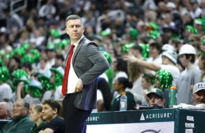 Apesar de um grande esforço, os Buckeyes com falta de mão de obra caíram para Michigan State por 66-60