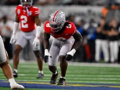 Titãs pousam o edge rusher dinâmico Bucky Brooks em um mock draft pré-combinado