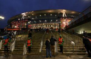 Por que o Arsenal está aumentando os preços dos ingressos na próxima temporada