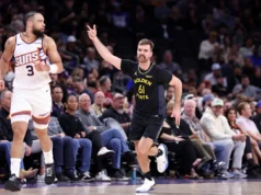 Os Warriors assinaram com Pat Spencer, guarda bidirecional de 29 anos, um contrato padrão da NBA pela segunda temporada consecutiva.