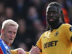 Tolu Arokodare pede consequências: “O racismo não tem lugar no futebol”