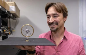 O novo motor usa o frio congelante do espaço para gerar energia à noite