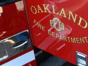 Homem deitado do lado de fora do quartel de bombeiros de Oakland atropelado por veículo do corpo de bombeiros em resposta a um incêndio – The Mercury News