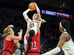 Michigan saiu com uma vitória sobre Louisville, alcançando a Elite Oito pela segunda vez