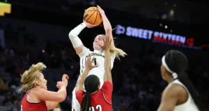 Michigan saiu com uma vitória sobre Louisville, alcançando a Elite Oito pela segunda vez