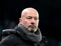 Alan Shearer questiona Virgil van Dijk em meio ao confronto com o Liverpool