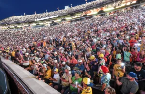ASSISTIR: Caesars Superdome recriado para o jogo de beisebol Savannah Bananas