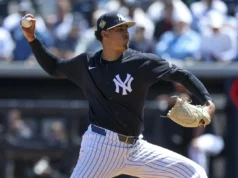 Os Yankees enviaram os arremessadores Carlos LaGrange e Angel Chivelli
