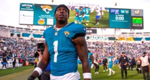 Travis Etienne Jr. corrige a pronúncia de seu nome durante a introdução do New Orleans Saints