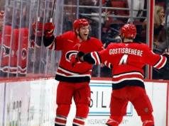 Os Hurricanes continuaram sua seqüência de vitórias com uma vitória por 5 a 2 sobre o Detroit