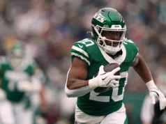 Os Jets colocaram a etiqueta de franquia em Brees Hall para retornar antes do prazo, dizem fontes da AP