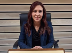 Prefeita democrata queima carreira e reputação após admitir que ficou cegamente bêbada antes de levar o filho da creche para casa