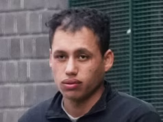 Os requerentes de asilo “estupraram coletivamente uma mulher vulnerável na praia quando ela voltava para casa depois de uma noitada, incluindo uma provação de filmagem”, disse o julgamento.