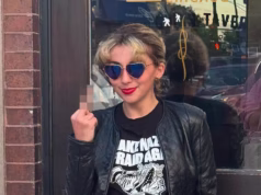 Oak Democrat, 26, que não consegue sair da cama a tempo para as reuniões, perde a primária para professor acusado de relacionamento inadequado por ex-aluno