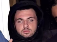 Um alto responsável por bebidas e drogas que esfaqueou um estudante saudita no pescoço em uma noite não provocada em Cambridge foi considerado culpado de assassinato.