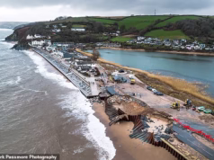 A decepção dos aldeões quase os afastou da civilização quando souberam que o governo anunciou 1,4 mil milhões de libras para defesas contra inundações – mas nada para eles.