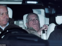 Andrew se ofereceu para ‘prestar homenagem’ a Jeffrey Epstein enquanto ele comemorava a libertação do financista pedófilo da prisão domiciliar após ser condenado por crimes sexuais contra crianças, mostram e-mails