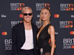 Jamie Laing e Sophie Habbu vão ao BRITs para enviar ‘pensamentos e orações’ ao Oriente Médio enquanto sua irmã e sobrinha permanecem presas em Dubai em meio ao ataque de mísseis do Irã
